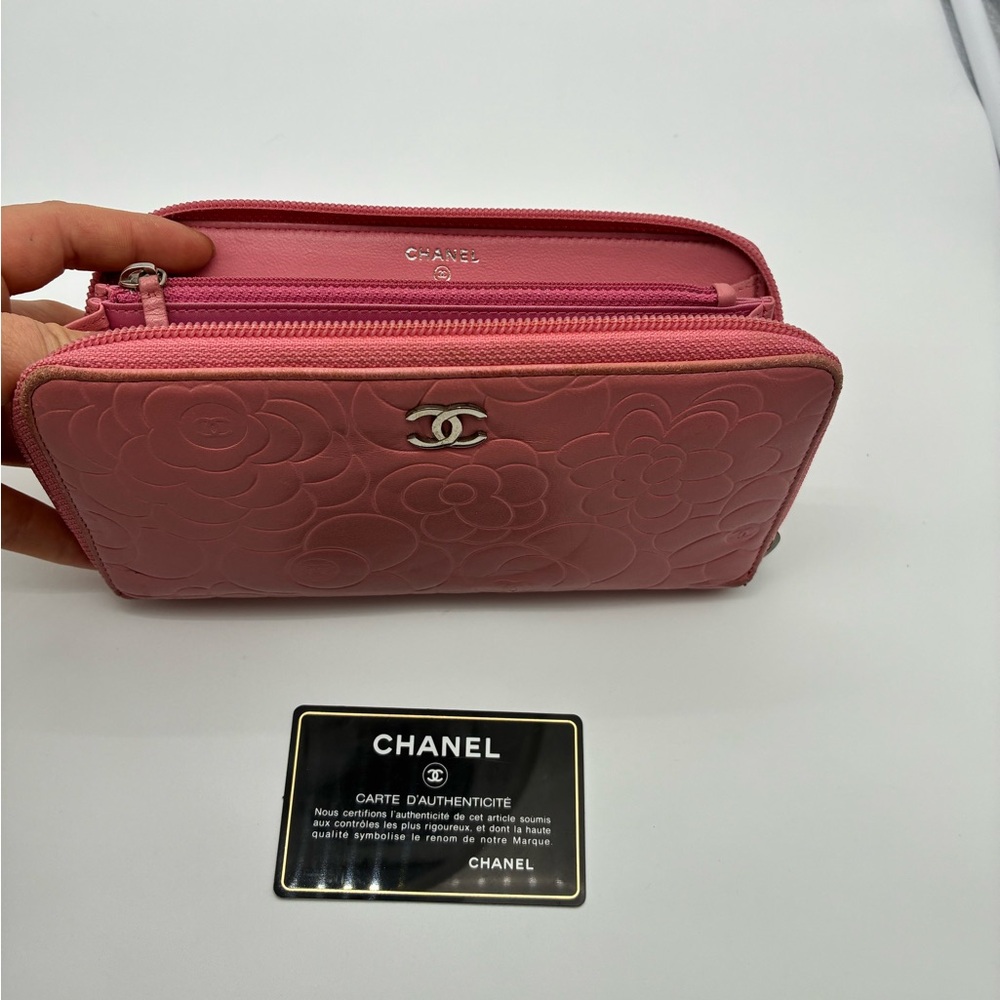CHANEL PINK CC CAMELLIA FLOWER LAMBSKIN ZIPPY WALLET - Picture 9 of 16